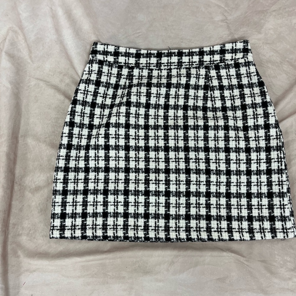 Chic Black and White Checkered Mini Skirt